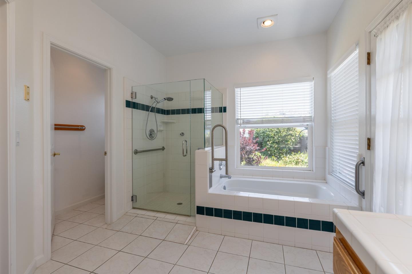 Detail Gallery Image 21 of 32 For 1492 Windsor Ct, Hollister,  CA 95023 - 3 Beds | 2/1 Baths