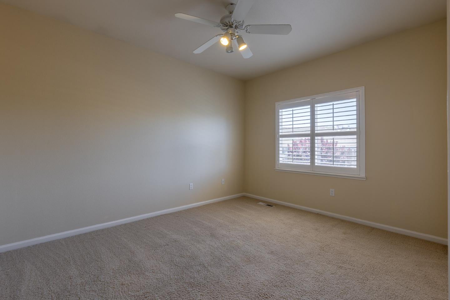 Detail Gallery Image 23 of 32 For 1492 Windsor Ct, Hollister,  CA 95023 - 3 Beds | 2/1 Baths