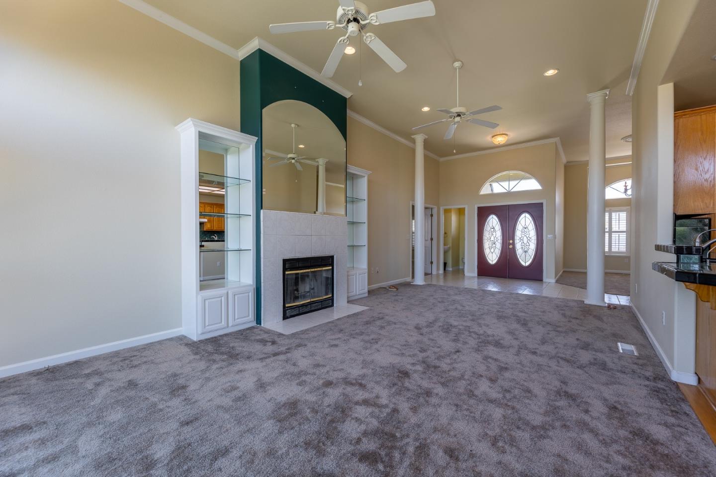 Detail Gallery Image 9 of 32 For 1492 Windsor Ct, Hollister,  CA 95023 - 3 Beds | 2/1 Baths