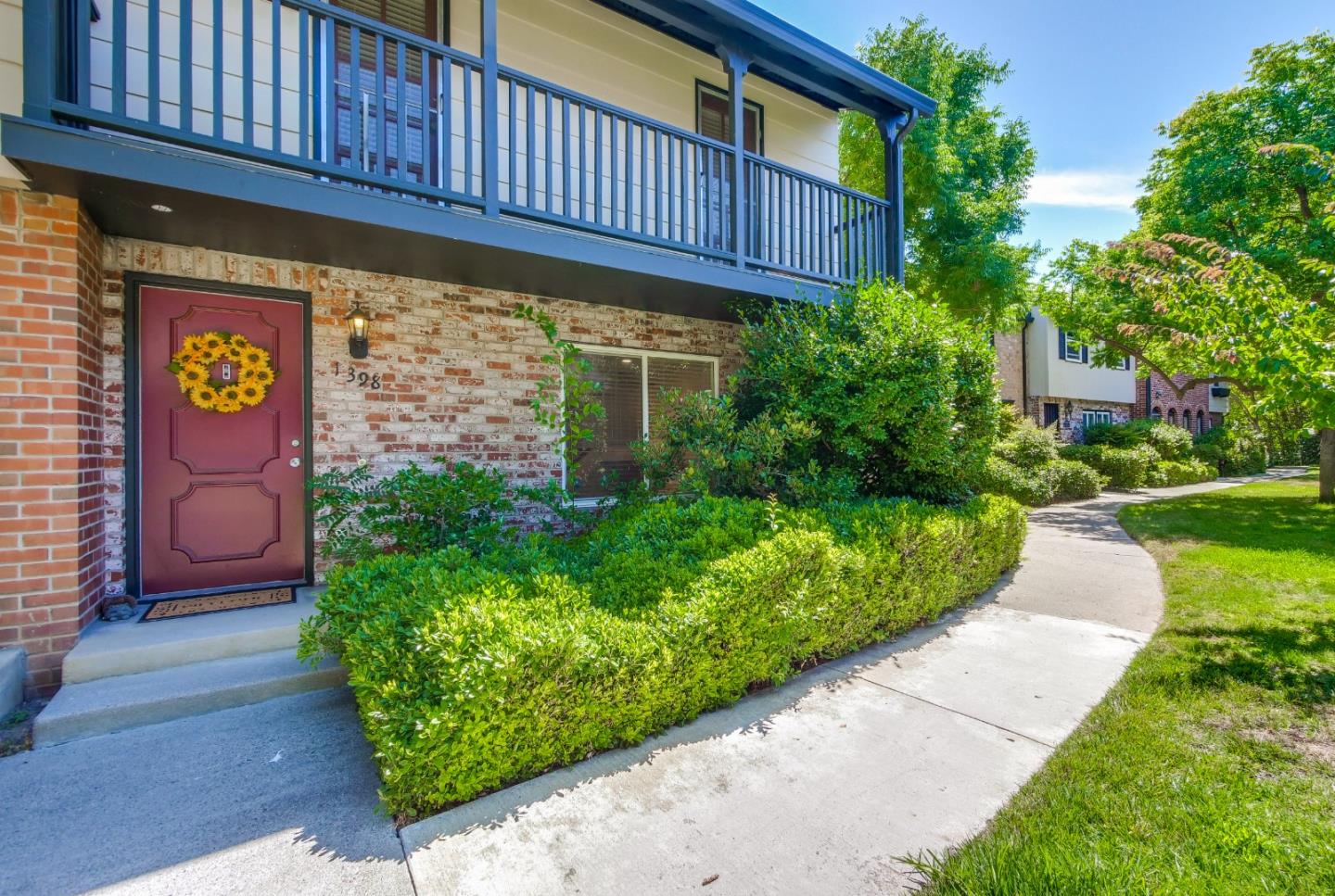 Detail Gallery Image 1 of 1 For 1398 N Loop Dr, San Jose,  CA 95126 - 3 Beds | 2/1 Baths