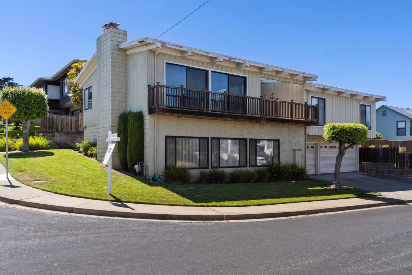 Detail Gallery Image 1 of 1 For 400 Dianne Ct, South San Francisco,  CA 94080 - 3 Beds | 2/1 Baths