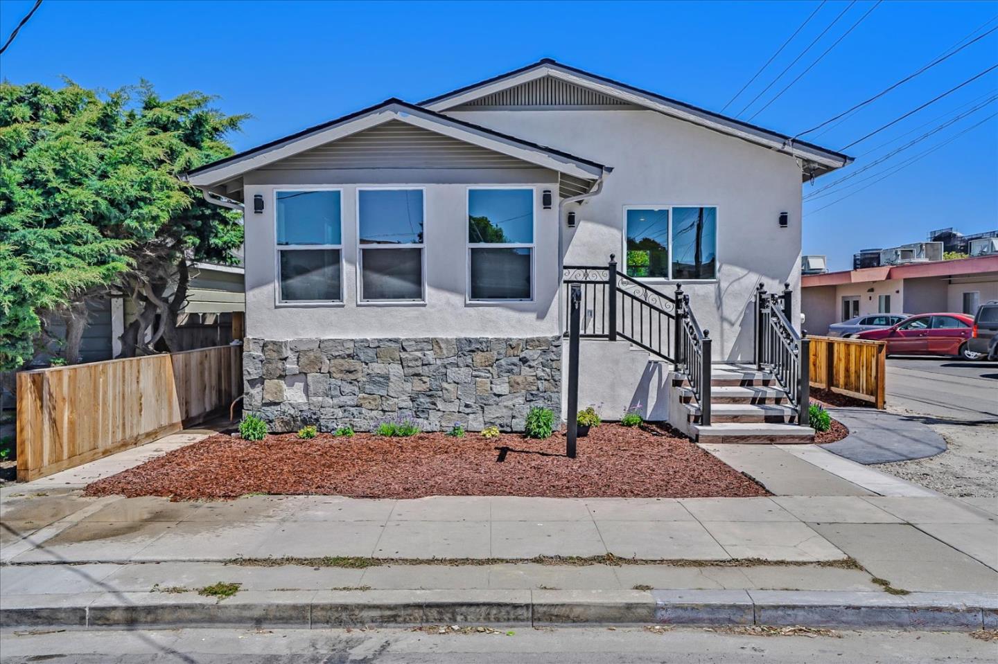 Detail Gallery Image 1 of 53 For 207 E San Luis St, Salinas,  CA 93901 - 2 Beds | 1 Baths