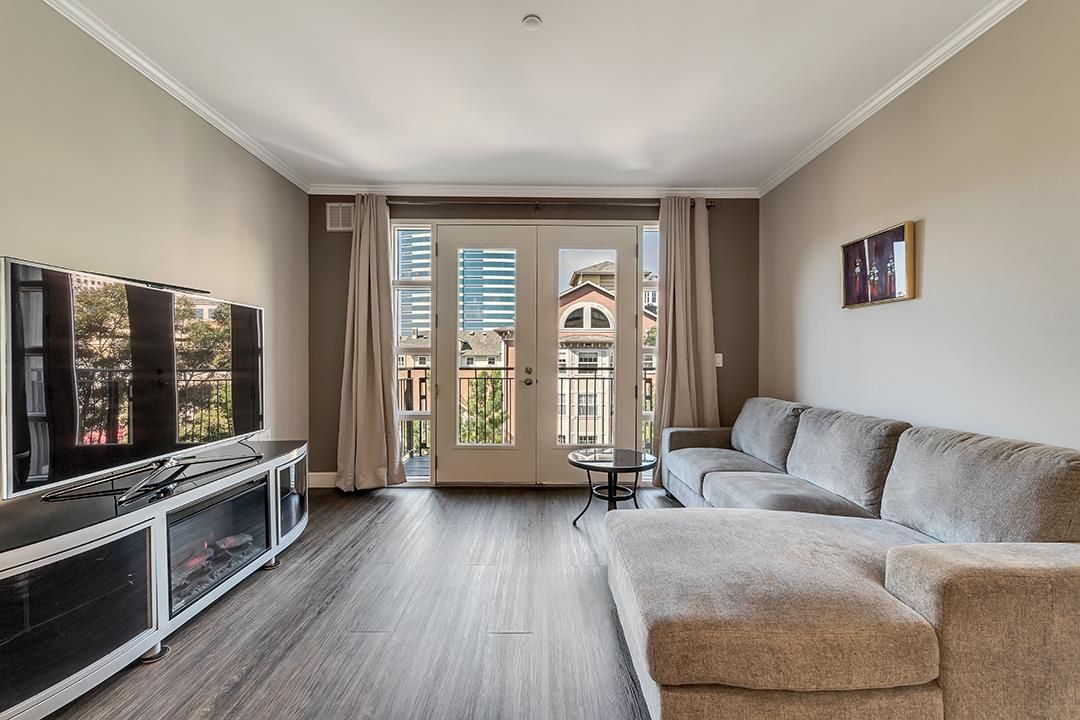 Exceptionally Captivating and Ultra-Luxe Condo in Downtown Oakland! Ideally nestled in an amenity-rich building just steps from entertainment and highly-rated restaurants, this 2BR/2BA, 993-sqft residence affords quick access to Chinatown, Fox Theater, Uptown, Whole Foods, I-980,1-880, multiple parks, BART, and Lake Merritt. Fashioned to satisfy modern lifestyles, the marvelously elegant home stuns with beautiful wood floors, high ceilings, abundant natural light, a spacious living room, a large balcony, and an open concept kitchen featuring premium stainless-steel appliances, Silestone counters, Pinterest-perfect pantry, and a breakfast bar. Both bedrooms are generously sized with dedicated closets, while the primary bedroom also has an uber-chic en suite. Other features: secure garage parking space, bike storage, in-unit laundry, community sauna, gym, steam room, and rooftop deck w/BBQ, and more! Get all the advantages, and start living the good life today.