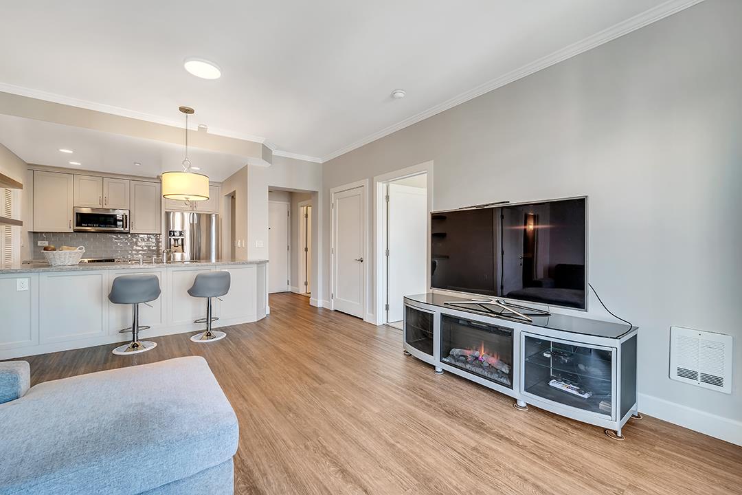 Detail Gallery Image 3 of 27 For 585 9th St #407,  Oakland,  CA 94607 - 2 Beds | 2 Baths