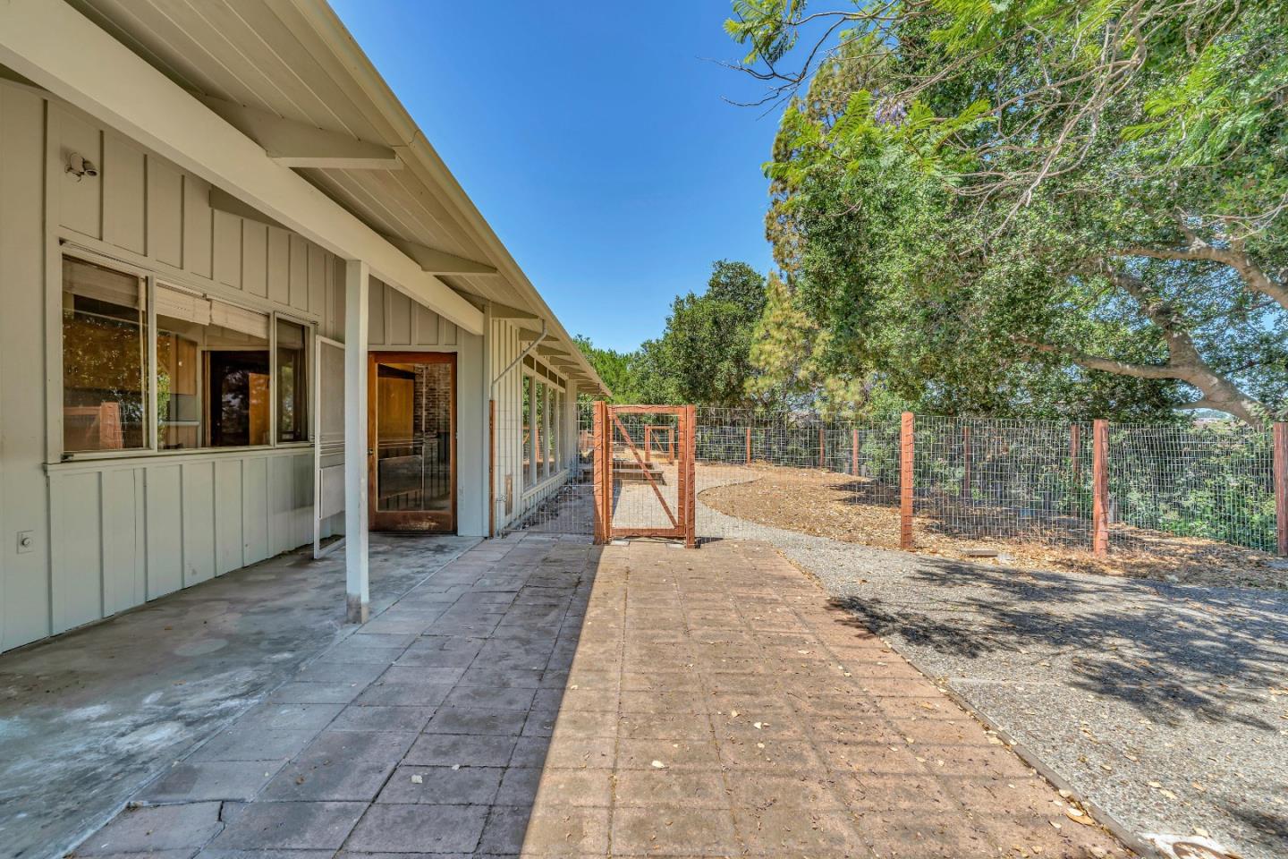 Detail Gallery Image 33 of 56 For 24985 Oneonta Dr, Los Altos Hills,  CA 94022 - 3 Beds | 1/1 Baths