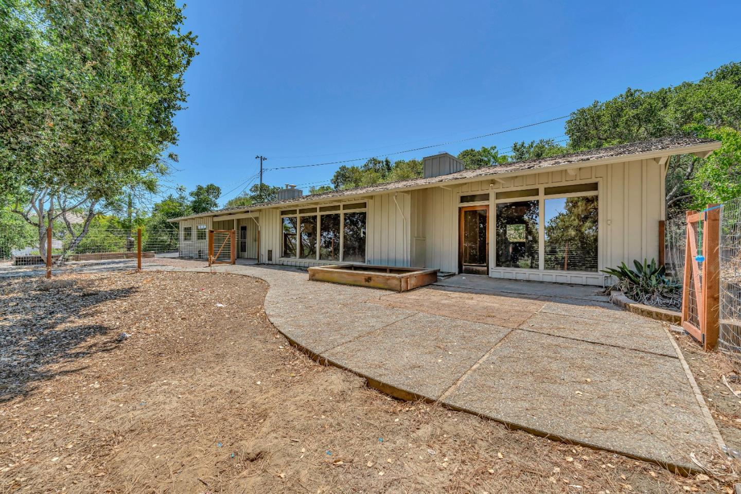 Detail Gallery Image 38 of 56 For 24985 Oneonta Dr, Los Altos Hills,  CA 94022 - 3 Beds | 1/1 Baths