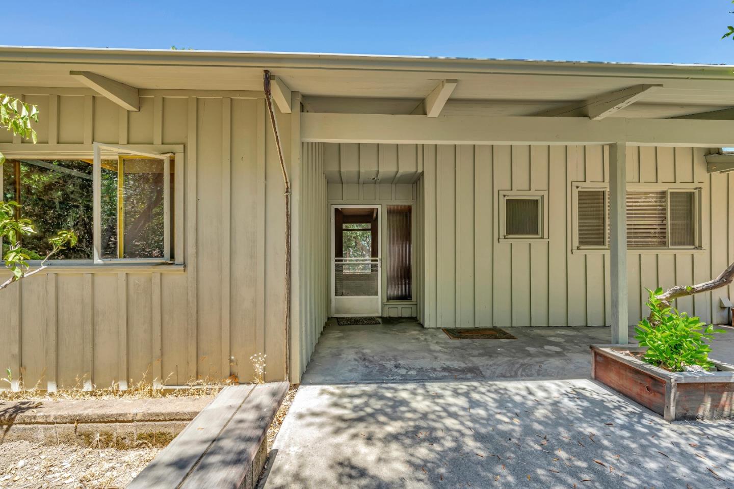 Detail Gallery Image 4 of 56 For 24985 Oneonta Dr, Los Altos Hills,  CA 94022 - 3 Beds | 1/1 Baths