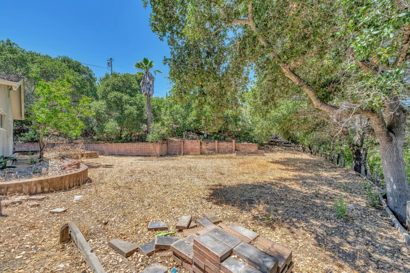Detail Gallery Image 40 of 56 For 24985 Oneonta Dr, Los Altos Hills,  CA 94022 - 3 Beds | 1/1 Baths