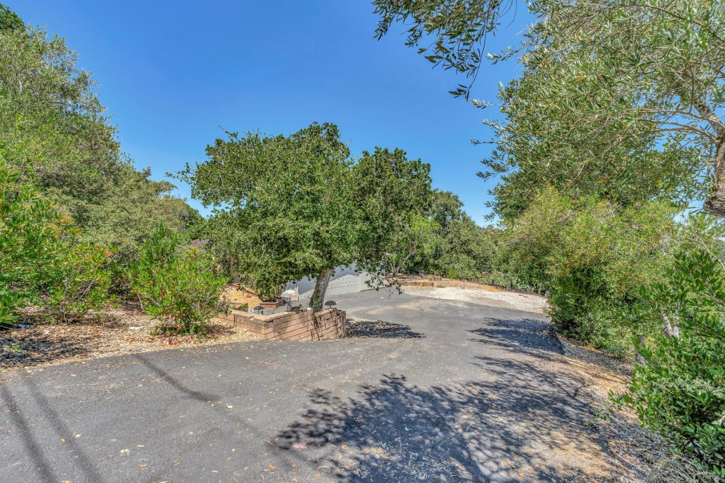 Detail Gallery Image 7 of 56 For 24985 Oneonta Dr, Los Altos Hills,  CA 94022 - 3 Beds | 1/1 Baths