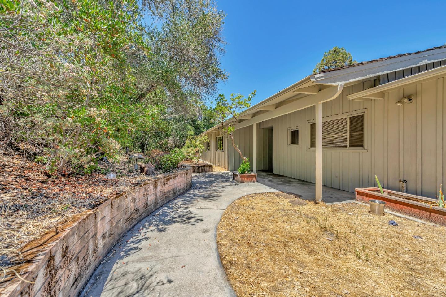 Detail Gallery Image 8 of 56 For 24985 Oneonta Dr, Los Altos Hills,  CA 94022 - 3 Beds | 1/1 Baths