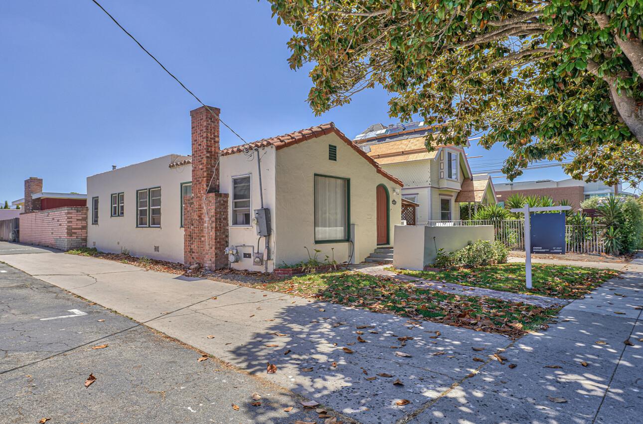 Detail Gallery Image 3 of 37 For 339 Central Ave a and B,  Salinas,  CA 93901 - 3 Beds | 2 Baths