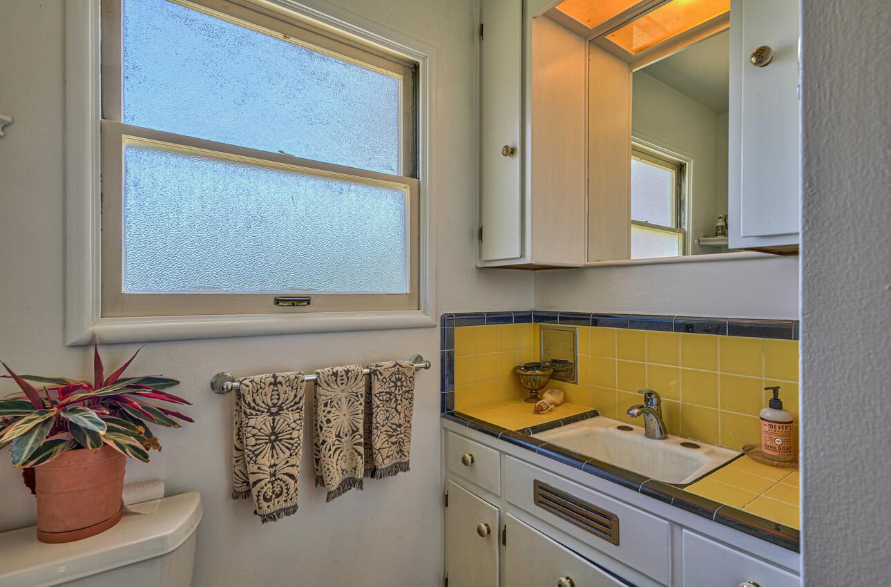 Detail Gallery Image 33 of 37 For 339 Central Ave a and B,  Salinas,  CA 93901 - 3 Beds | 2 Baths