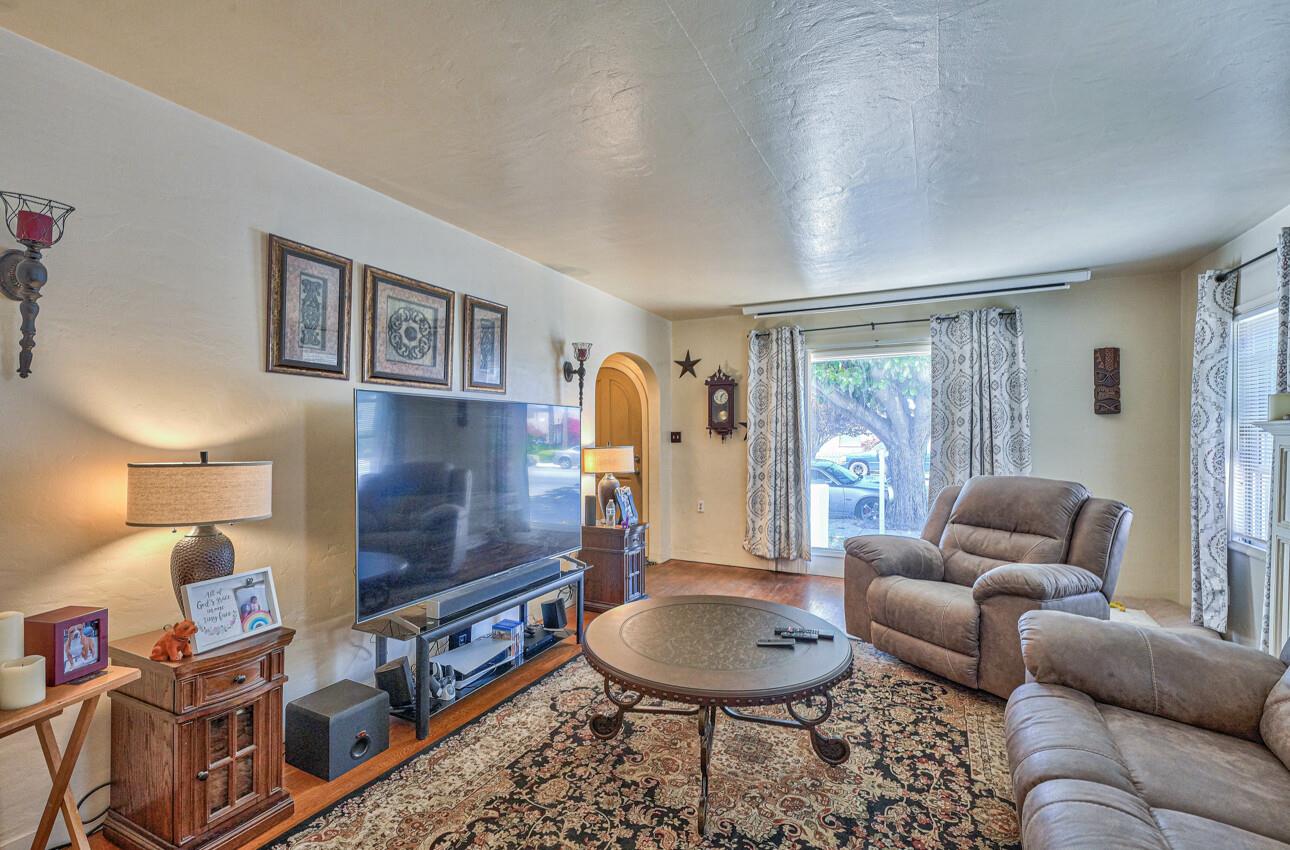 Detail Gallery Image 6 of 37 For 339 Central Ave a and B,  Salinas,  CA 93901 - 3 Beds | 2 Baths