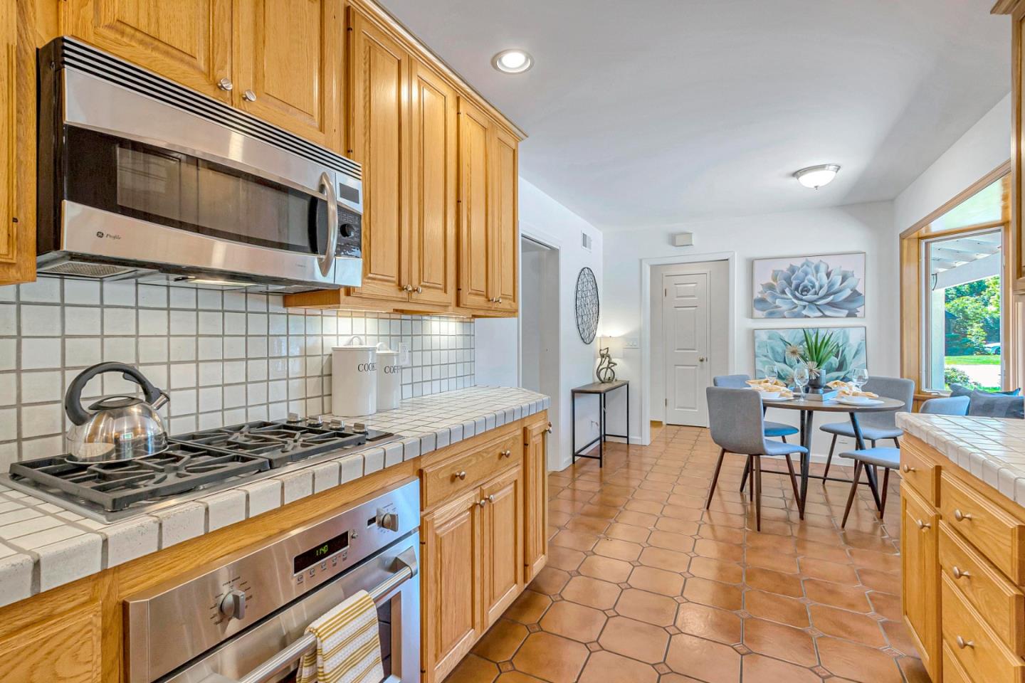Detail Gallery Image 12 of 39 For 18001 Arlee Dr, Monte Sereno,  CA 95030 - 4 Beds | 2 Baths
