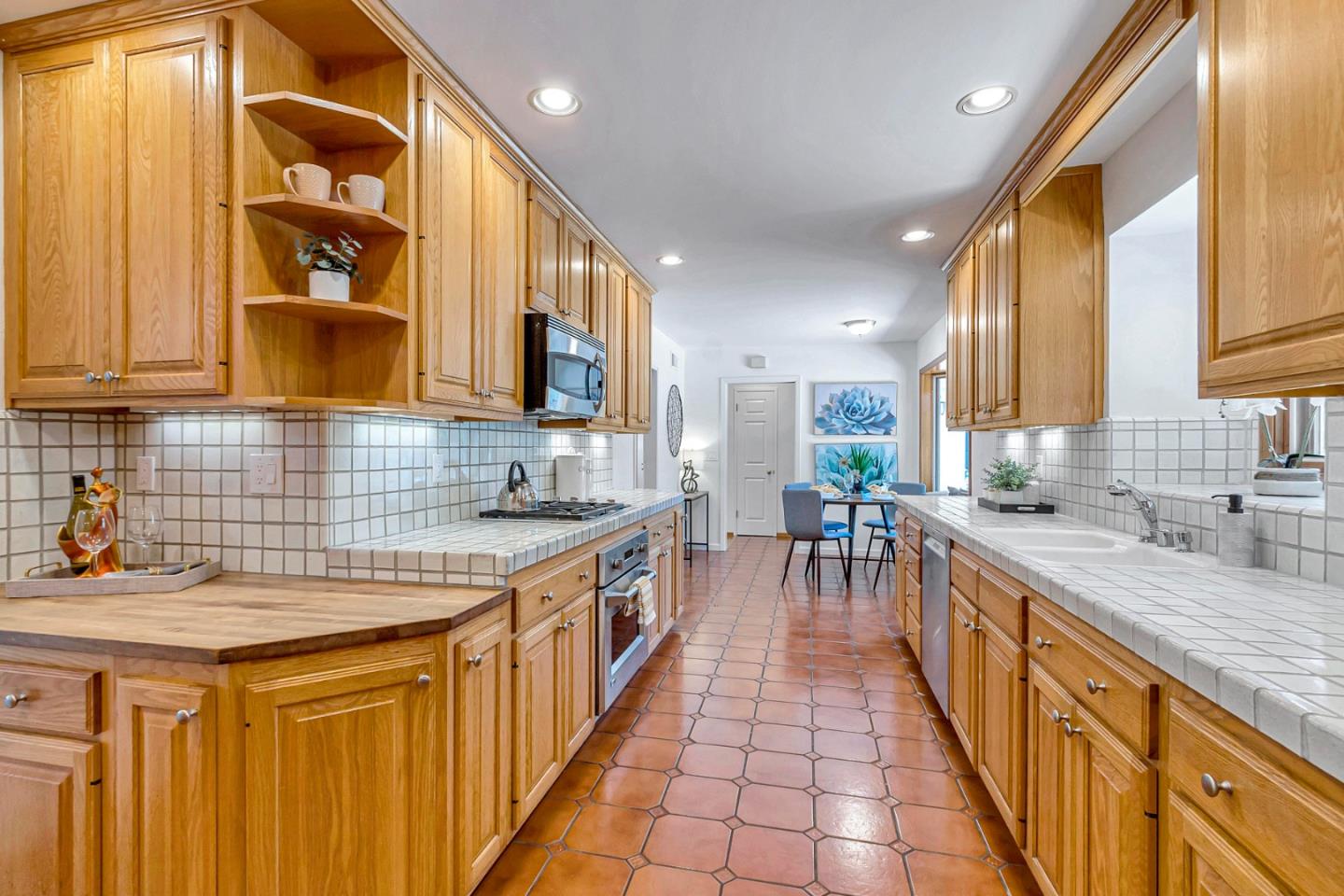 Detail Gallery Image 13 of 39 For 18001 Arlee Dr, Monte Sereno,  CA 95030 - 4 Beds | 2 Baths