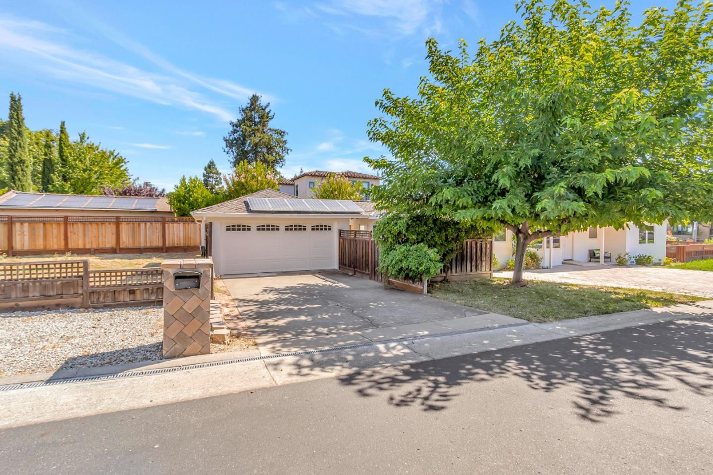 Detail Gallery Image 2 of 39 For 18001 Arlee Dr, Monte Sereno,  CA 95030 - 4 Beds | 2 Baths