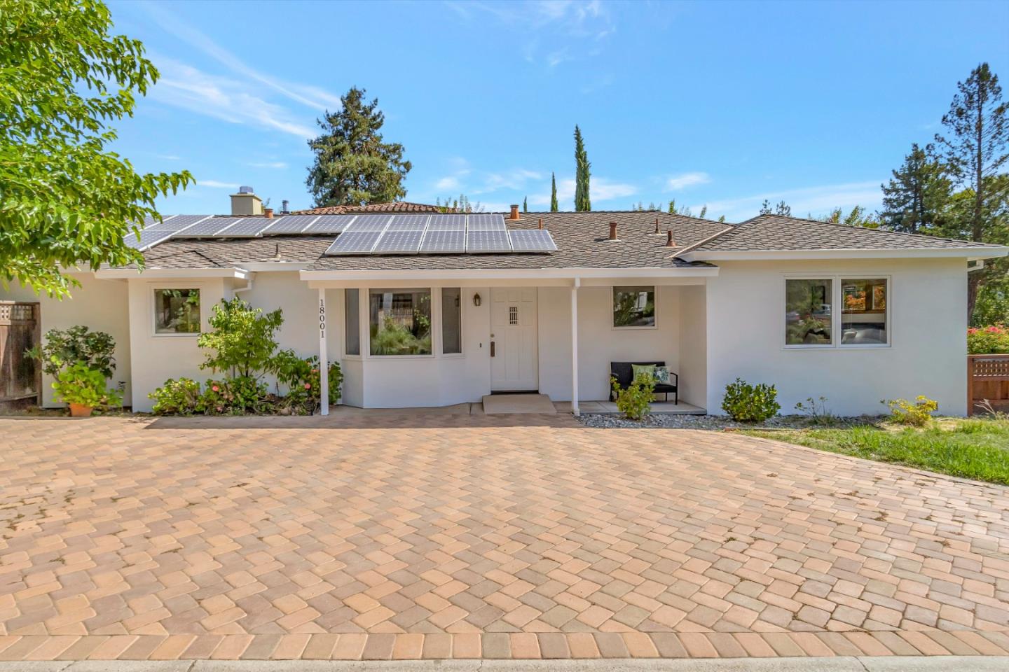 Detail Gallery Image 4 of 39 For 18001 Arlee Dr, Monte Sereno,  CA 95030 - 4 Beds | 2 Baths
