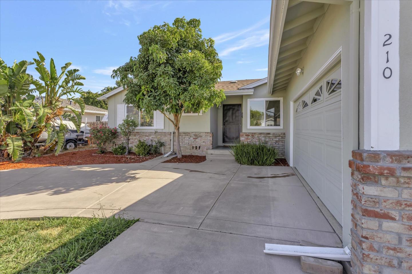 Detail Gallery Image 4 of 43 For 210 Butler St, Milpitas,  CA 95035 - 3 Beds | 2 Baths
