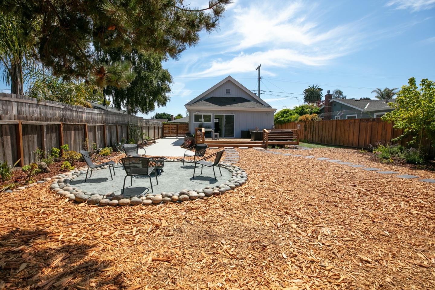 520 Dufour St, Santa Cruz, CA 95060 2 Beds 1 Baths