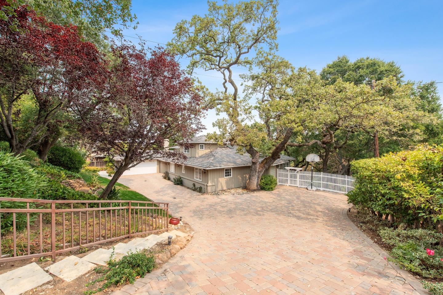 Detail Gallery Image 1 of 1 For 12200 Edgecliff Pl, Los Altos Hills,  CA 94022 - 5 Beds | 3/1 Baths