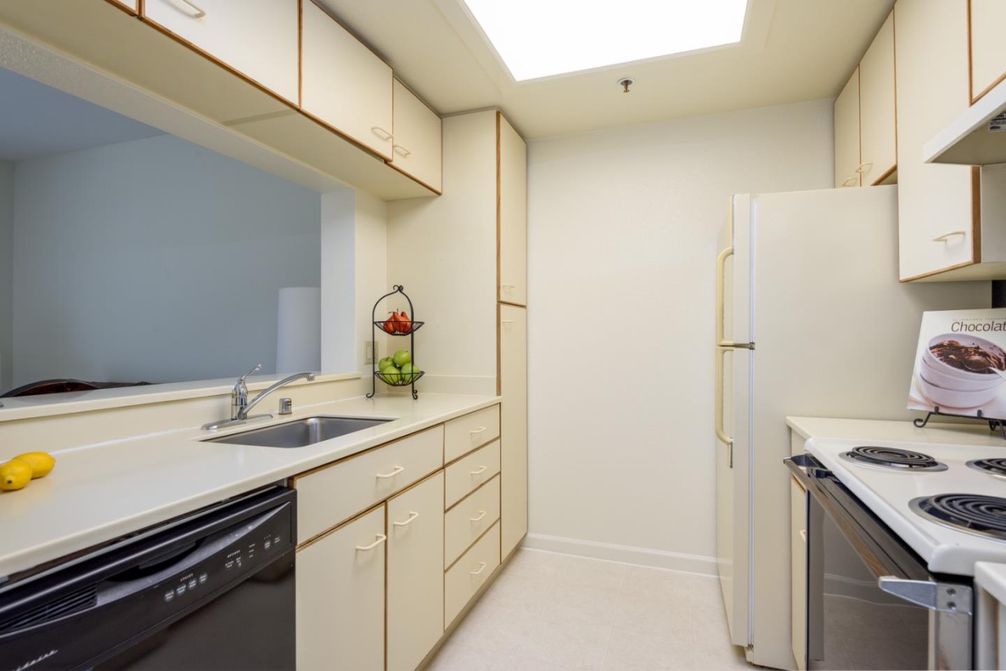 Detail Gallery Image 5 of 21 For 1 Baldwin Ave #701,  San Mateo,  CA 94401 - 1 Beds | 1 Baths