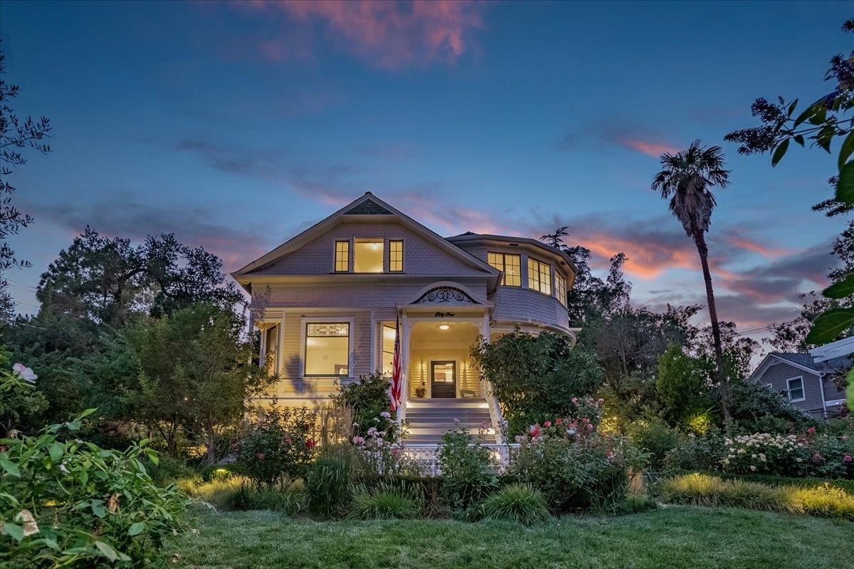 Detail Gallery Image 4 of 92 For 54 Chestnut Ave, Los Gatos,  CA 95030 - 5 Beds | 4/1 Baths