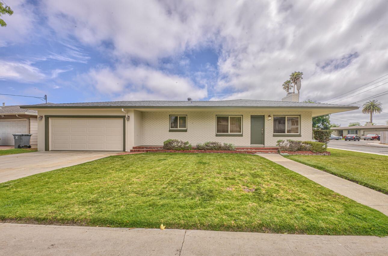 Detail Gallery Image 1 of 1 For 233 W Acacia St, Salinas,  CA 93901 - 3 Beds | 1 Baths