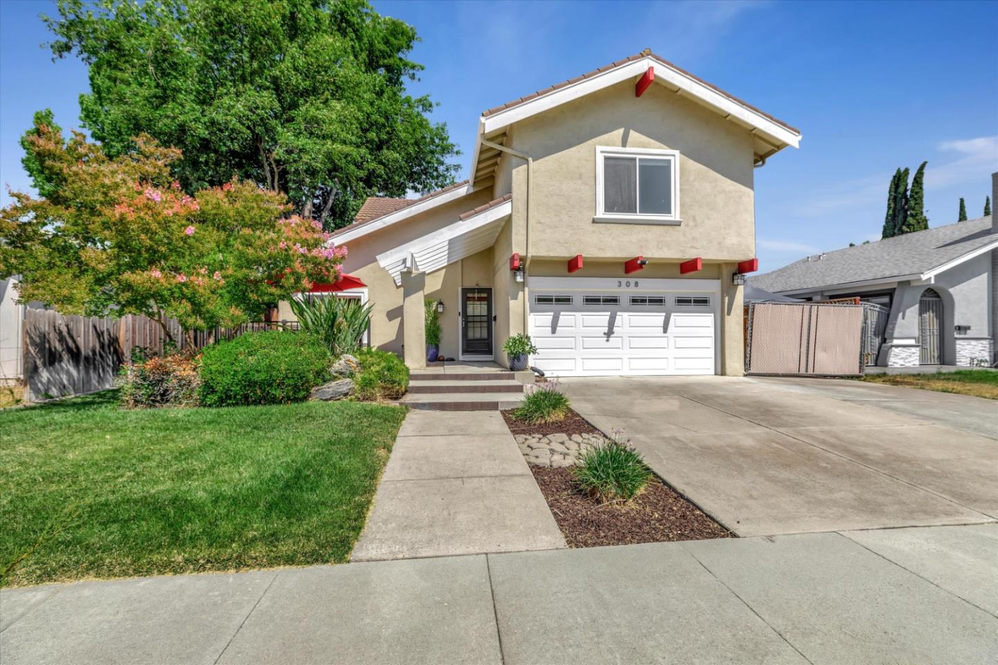 Detail Gallery Image 1 of 1 For 308 Oakberry Way, San Jose,  CA 95123 - 5 Beds | 2/1 Baths