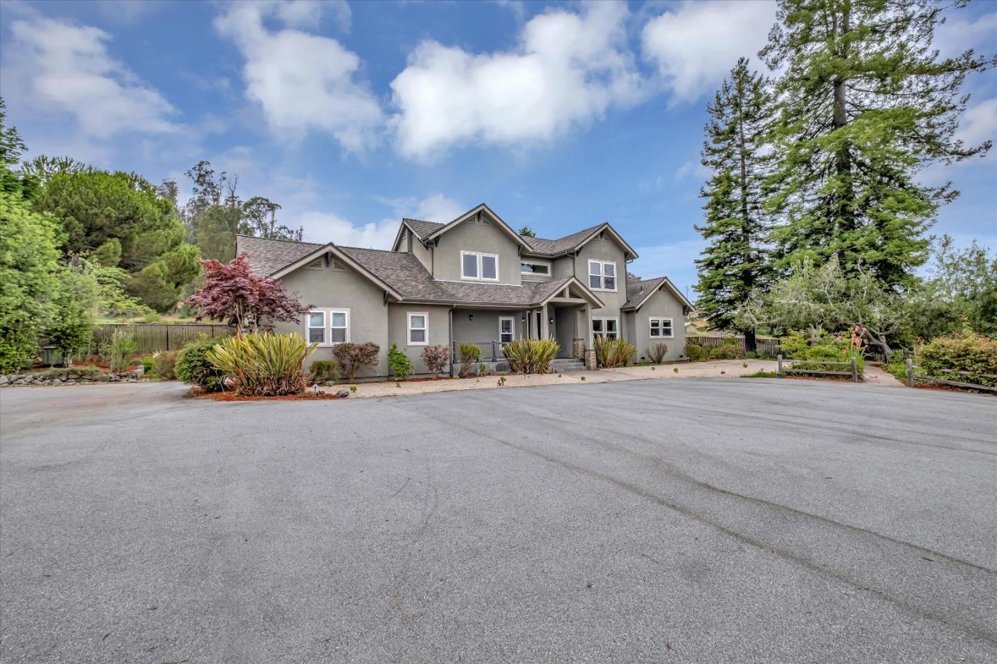 Detail Gallery Image 2 of 47 For 190 Red Fox Ridge, Watsonville,  CA 95076 - 4 Beds | 2/1 Baths