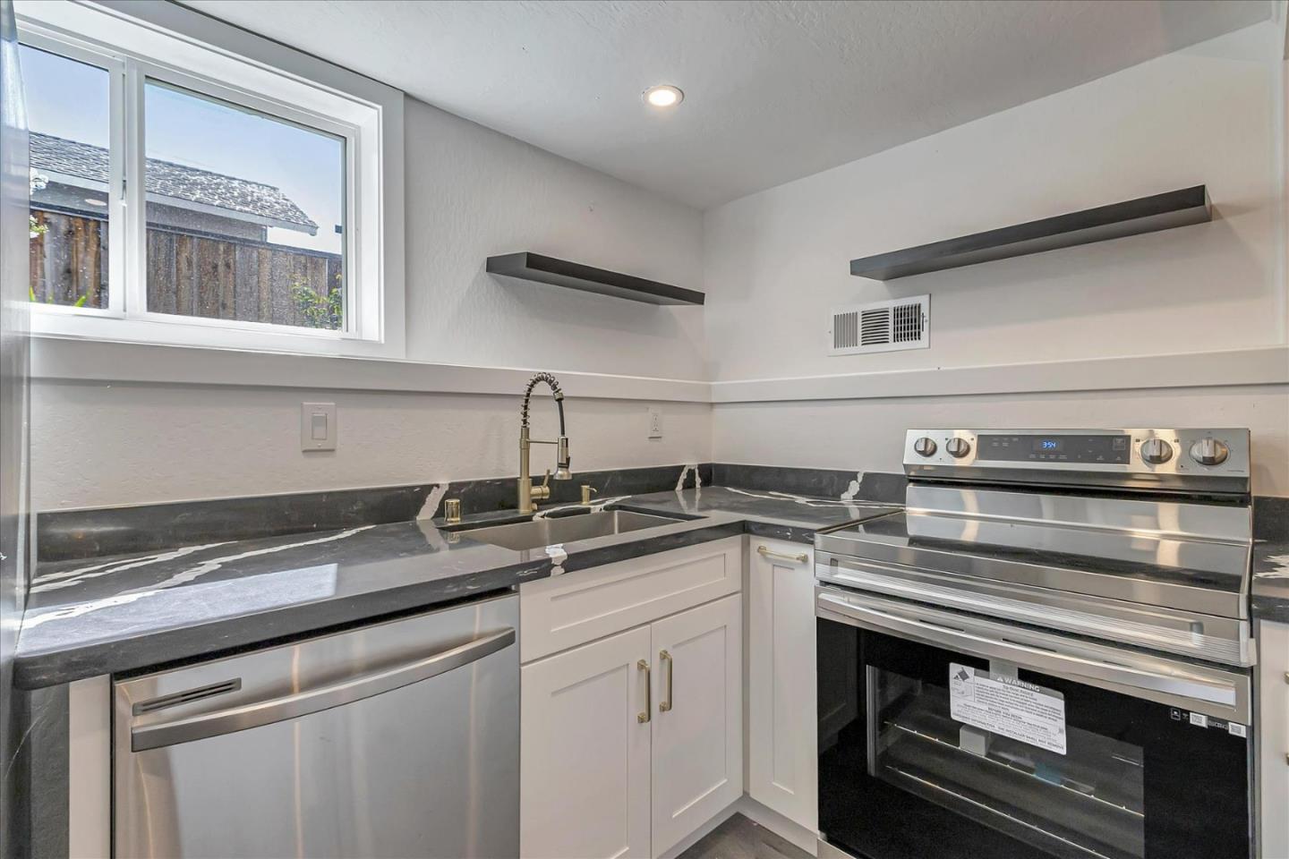 Detail Gallery Image 37 of 53 For 92 Sunnyside Ave, Campbell,  CA 95008 - 4 Beds | 4 Baths