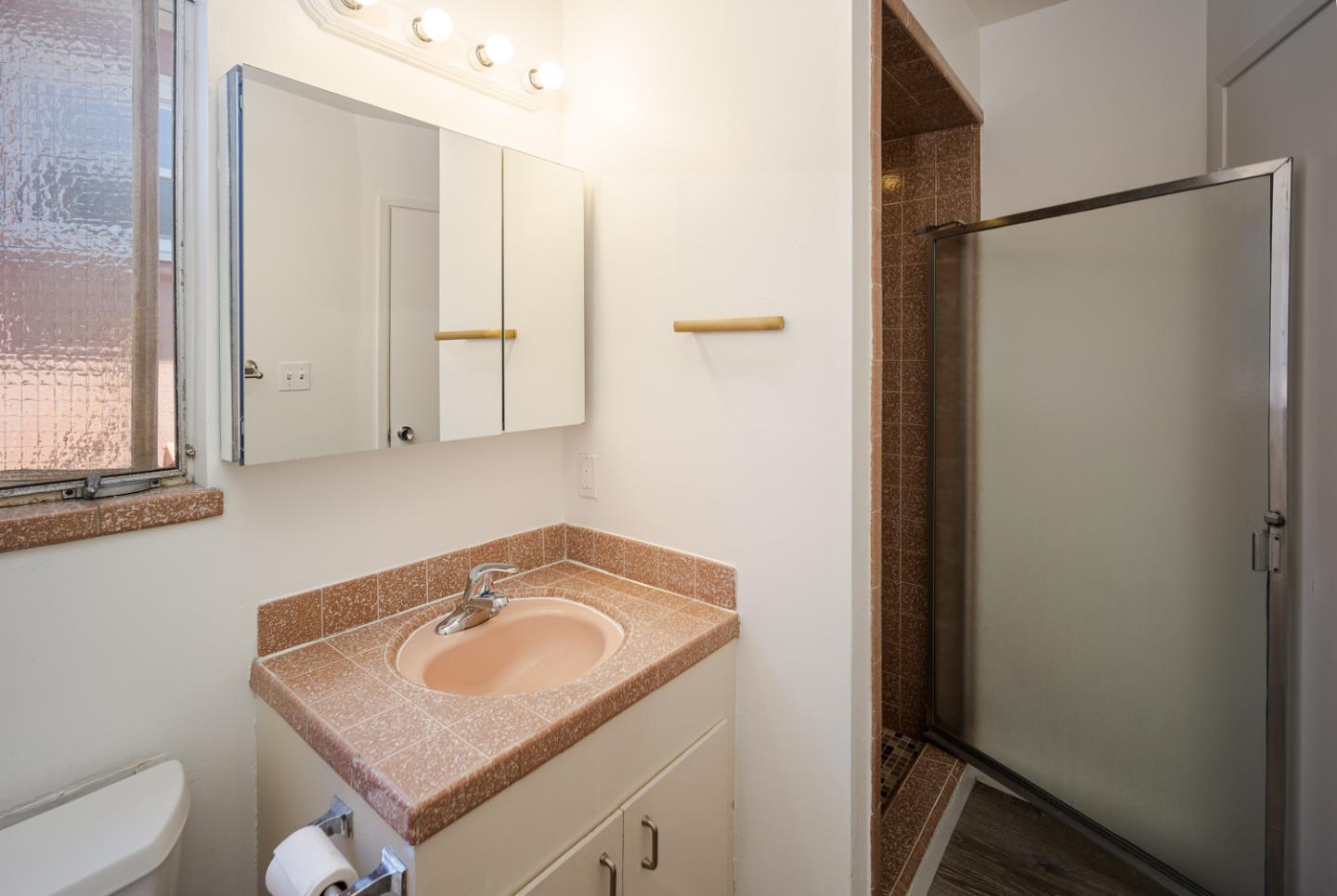 Detail Gallery Image 11 of 17 For 262 Hanover Ave, Oakland,  CA 94606 - – Beds | – Baths