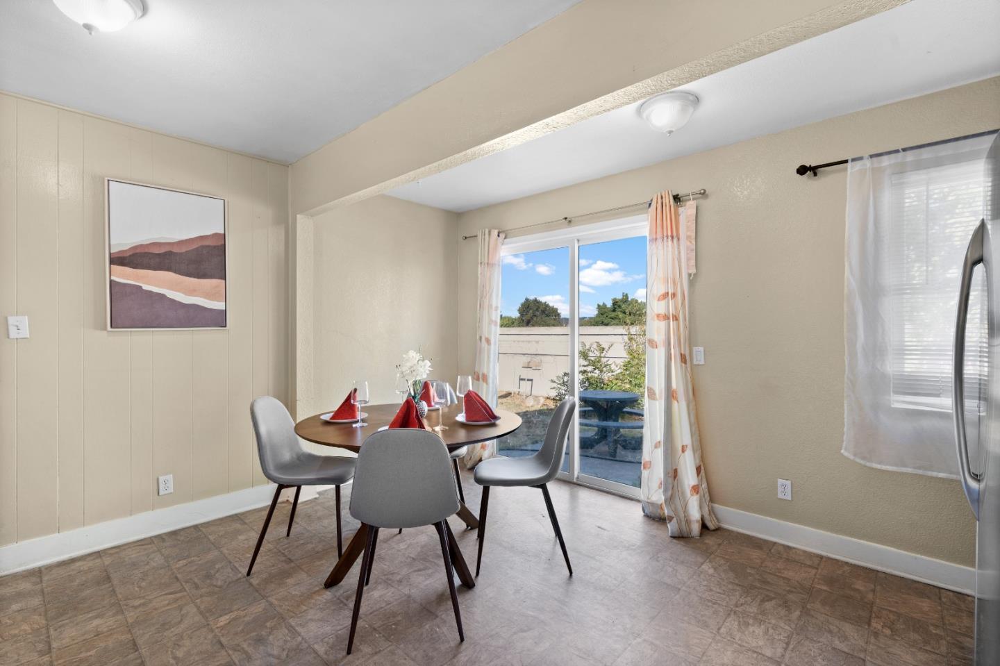 Detail Gallery Image 8 of 26 For 103 Glacier Ct, Stockton,  CA 95205 - 3 Beds | 2 Baths