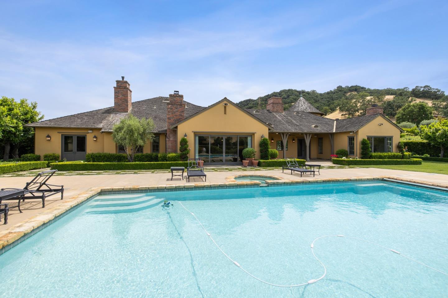 Detail Gallery Image 37 of 82 For 1305 Lions Peak Ln, San Martin,  CA 95046 - 4 Beds | 4/1 Baths