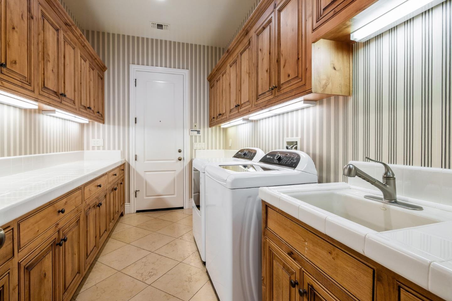 Detail Gallery Image 74 of 82 For 1305 Lions Peak Ln, San Martin,  CA 95046 - 4 Beds | 4/1 Baths