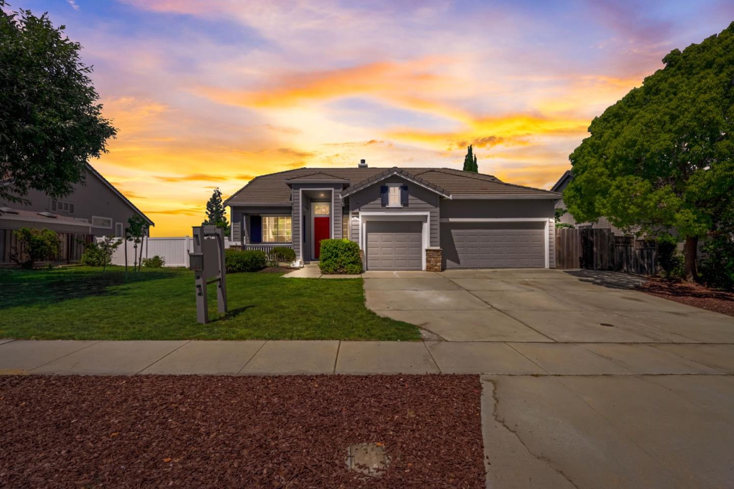 Detail Gallery Image 1 of 1 For 4582 Pacific Rim Way, San Jose,  CA 95121 - 4 Beds | 3 Baths