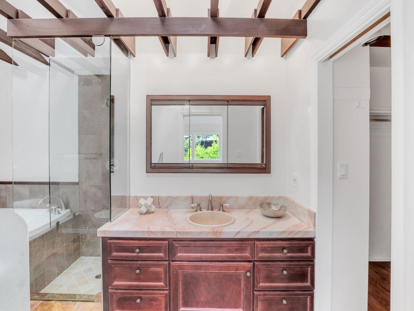 Detail Gallery Image 27 of 66 For 16 Tiptoe Ln, Burlingame,  CA 94010 - 3 Beds | 2/1 Baths