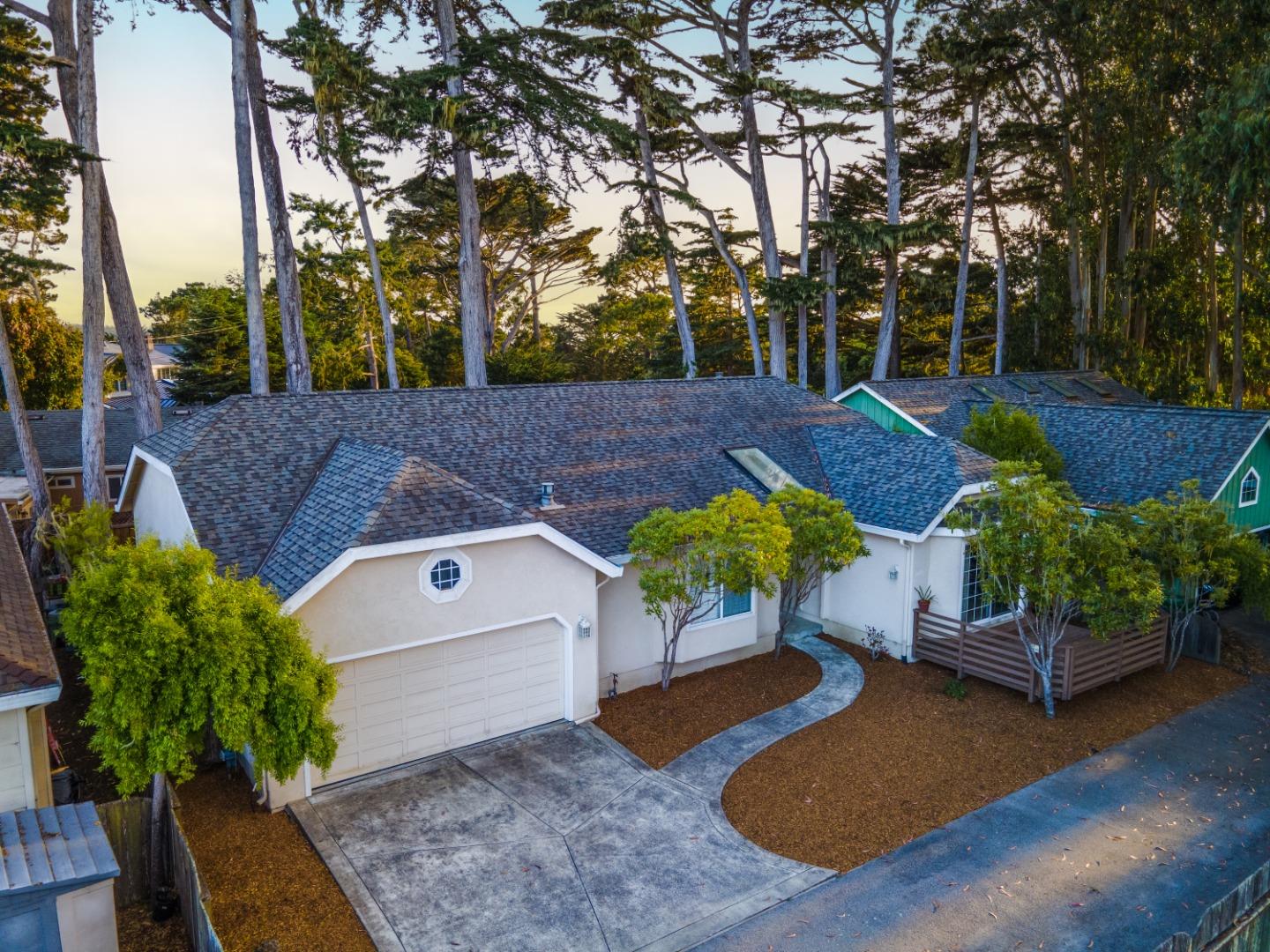Detail Gallery Image 1 of 1 For 204 Ridge Rd, Pacific Grove,  CA 93950 - 3 Beds | 2 Baths