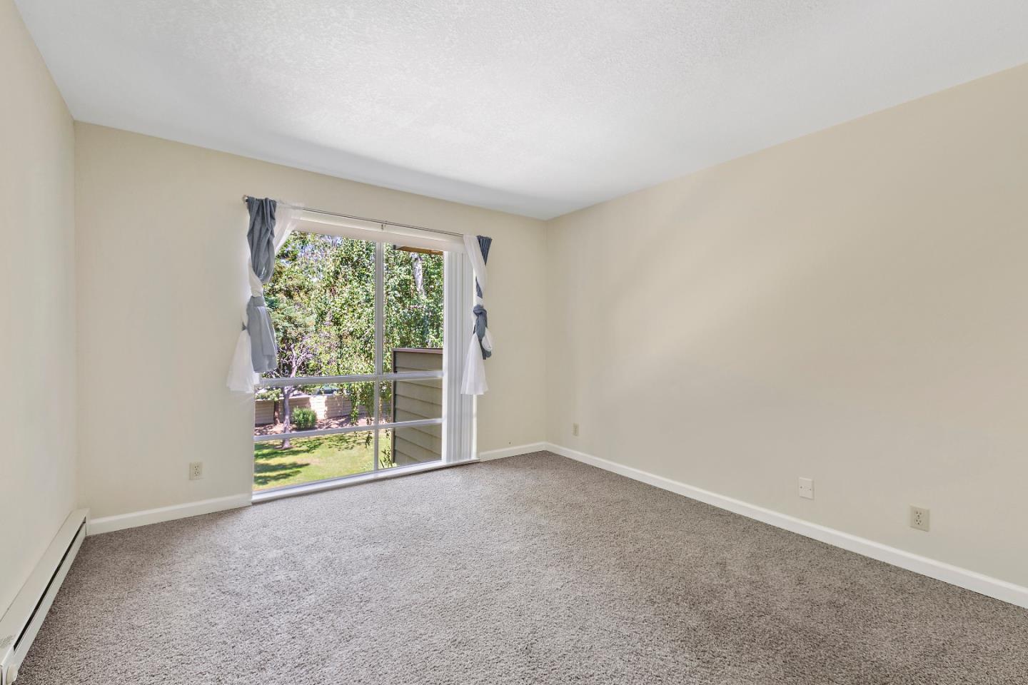 Detail Gallery Image 13 of 16 For 1033 Crestview Dr #209,  Mountain View,  CA 94040 - 2 Beds | 2 Baths