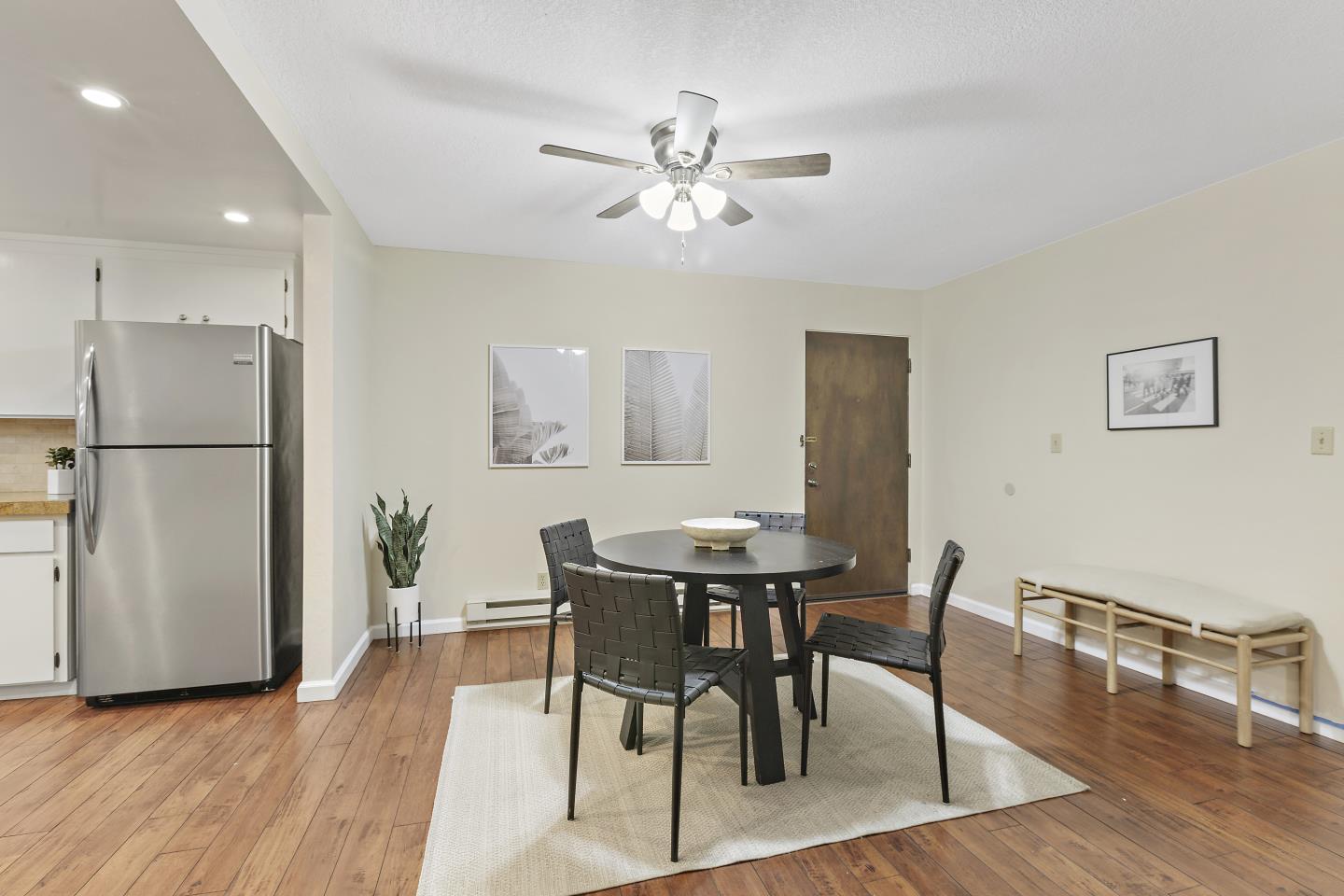 Detail Gallery Image 2 of 16 For 1033 Crestview Dr #209,  Mountain View,  CA 94040 - 2 Beds | 2 Baths