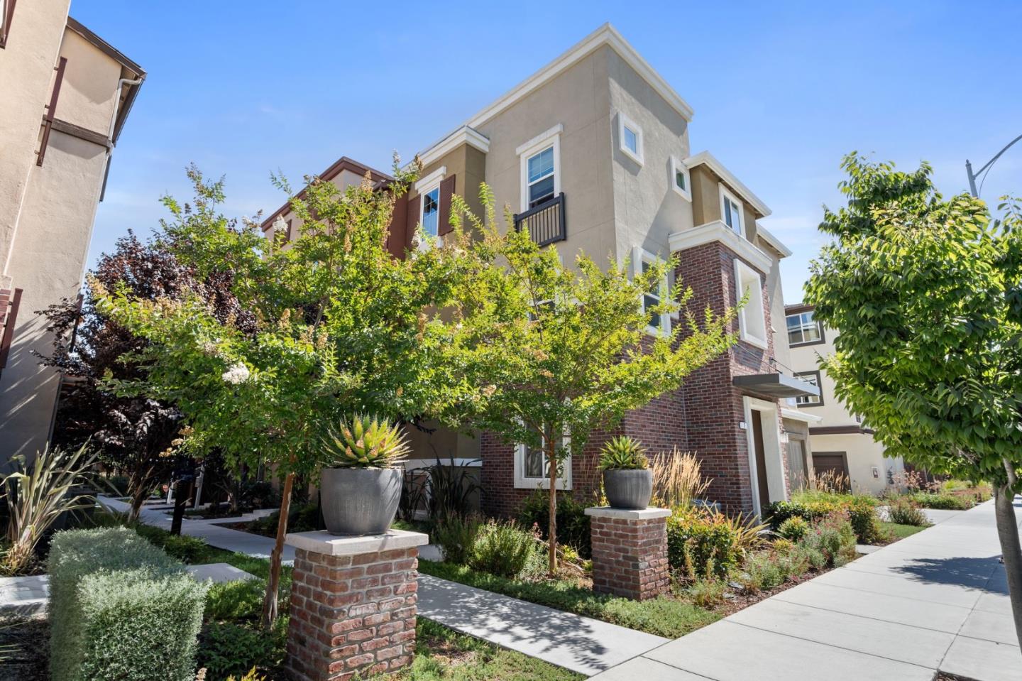 Detail Gallery Image 1 of 1 For 1036 Onofrio Ln #5,  San Jose,  CA 95131 - 2 Beds | 2 Baths