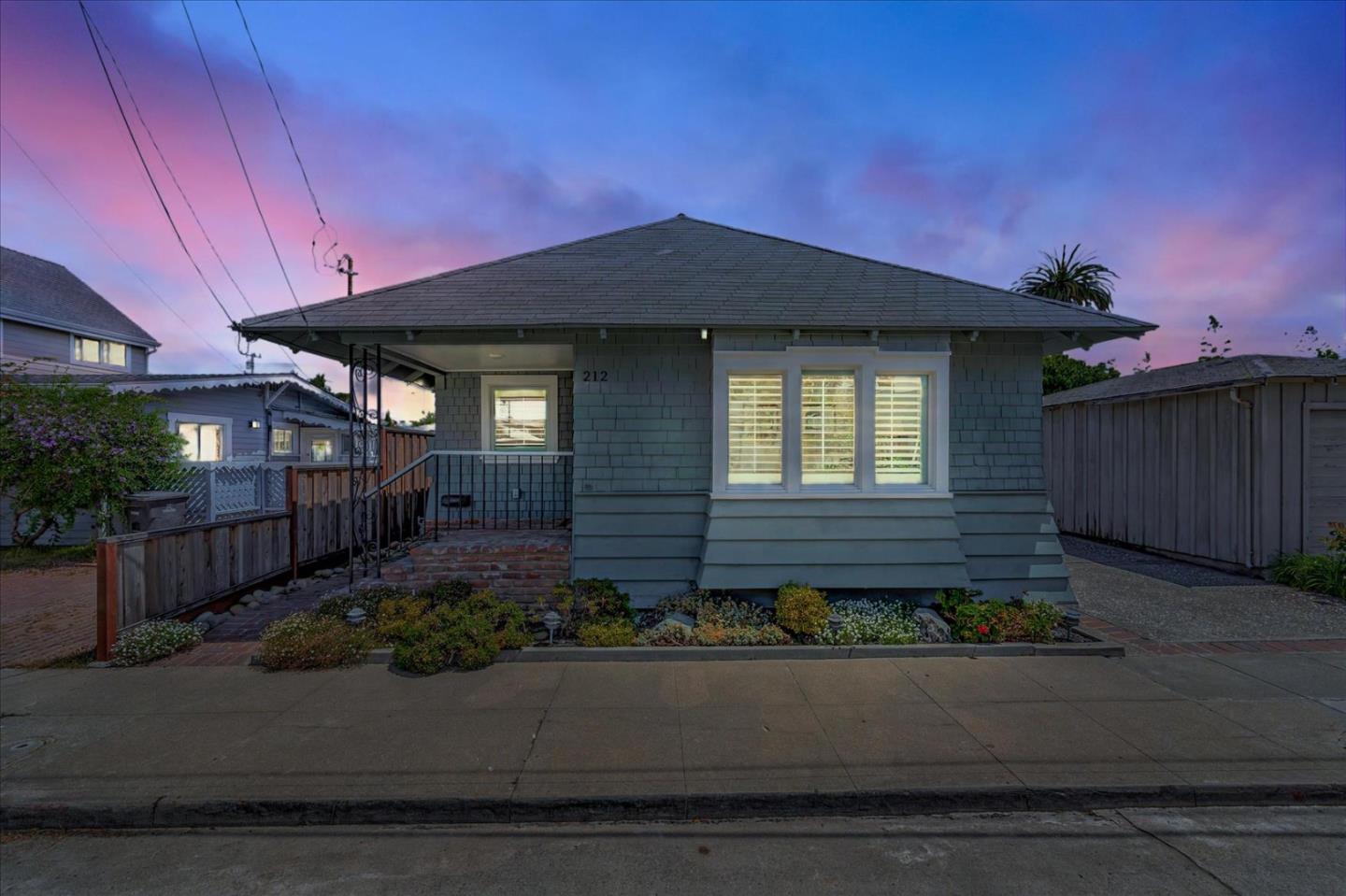 Detail Gallery Image 1 of 1 For 212 2nd Ave, Santa Cruz,  CA 95062 - 2 Beds | 1 Baths