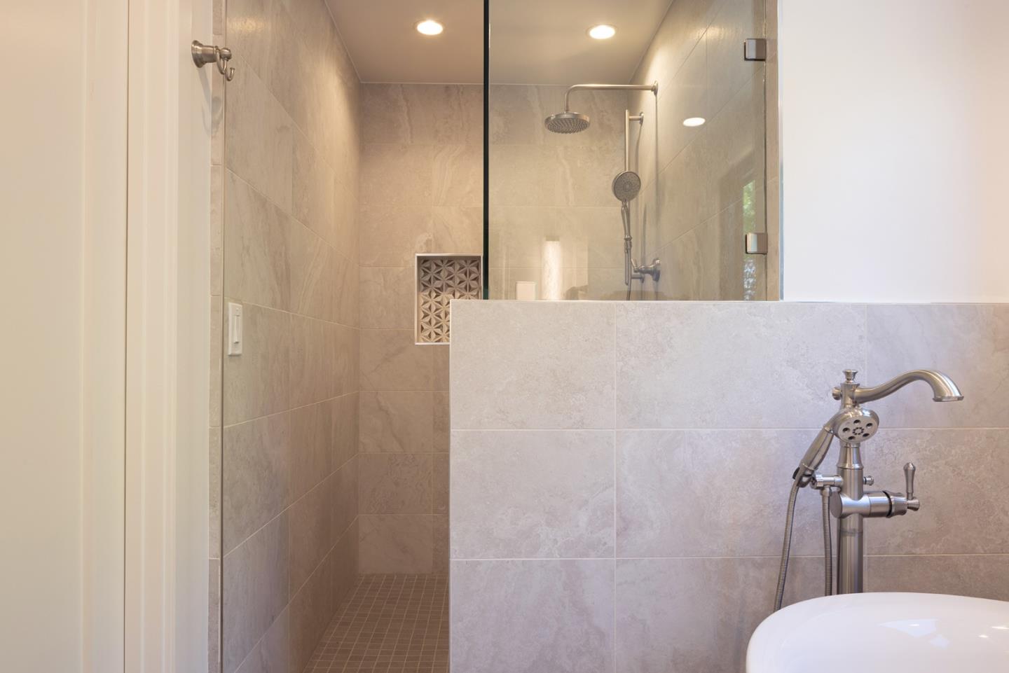 Detail Gallery Image 20 of 31 For 3462 Lazarro Dr, Carmel,  CA 93923 - 4 Beds | 2/1 Baths