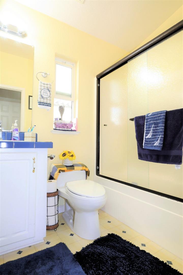 Detail Gallery Image 4 of 32 For 555 Umbarger Rd #17,  San Jose,  CA 95111 - 3 Beds | 2 Baths