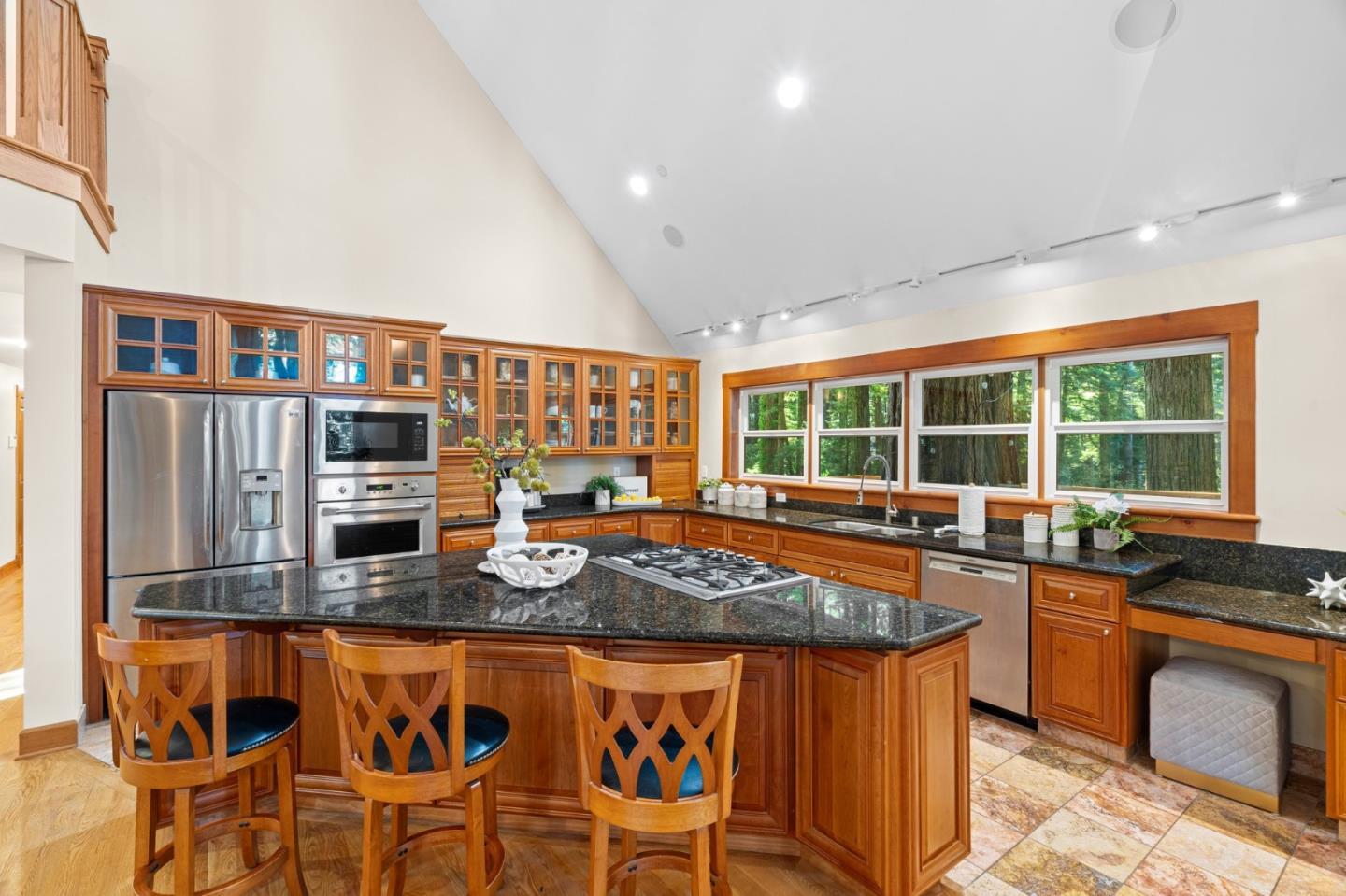 Detail Gallery Image 14 of 61 For 13370 Skyline Blvd, Woodside,  CA 94062 - 3 Beds | 4 Baths