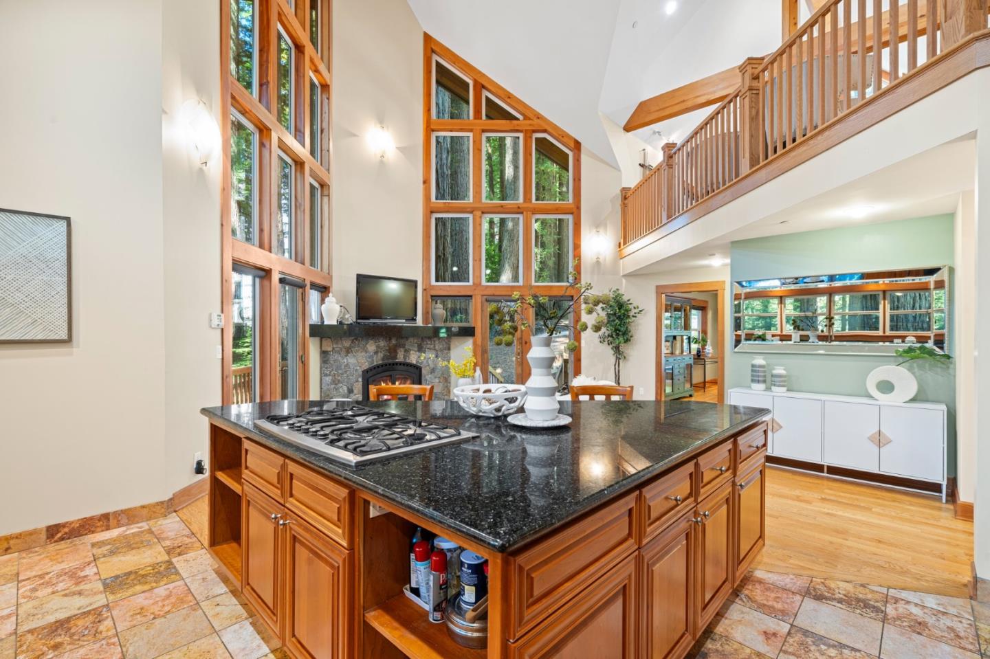 Detail Gallery Image 18 of 61 For 13370 Skyline Blvd, Woodside,  CA 94062 - 3 Beds | 4 Baths