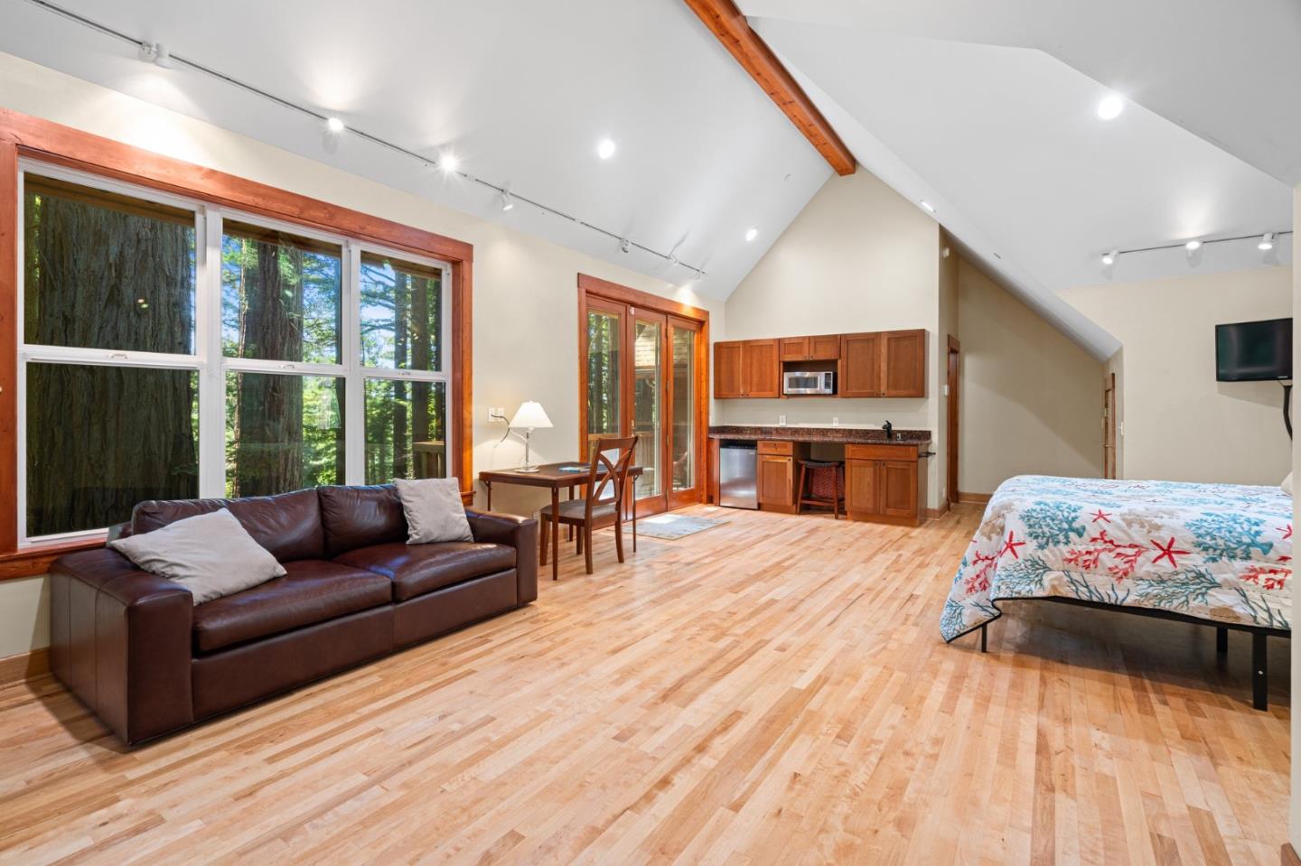 Detail Gallery Image 49 of 61 For 13370 Skyline Blvd, Woodside,  CA 94062 - 3 Beds | 4 Baths