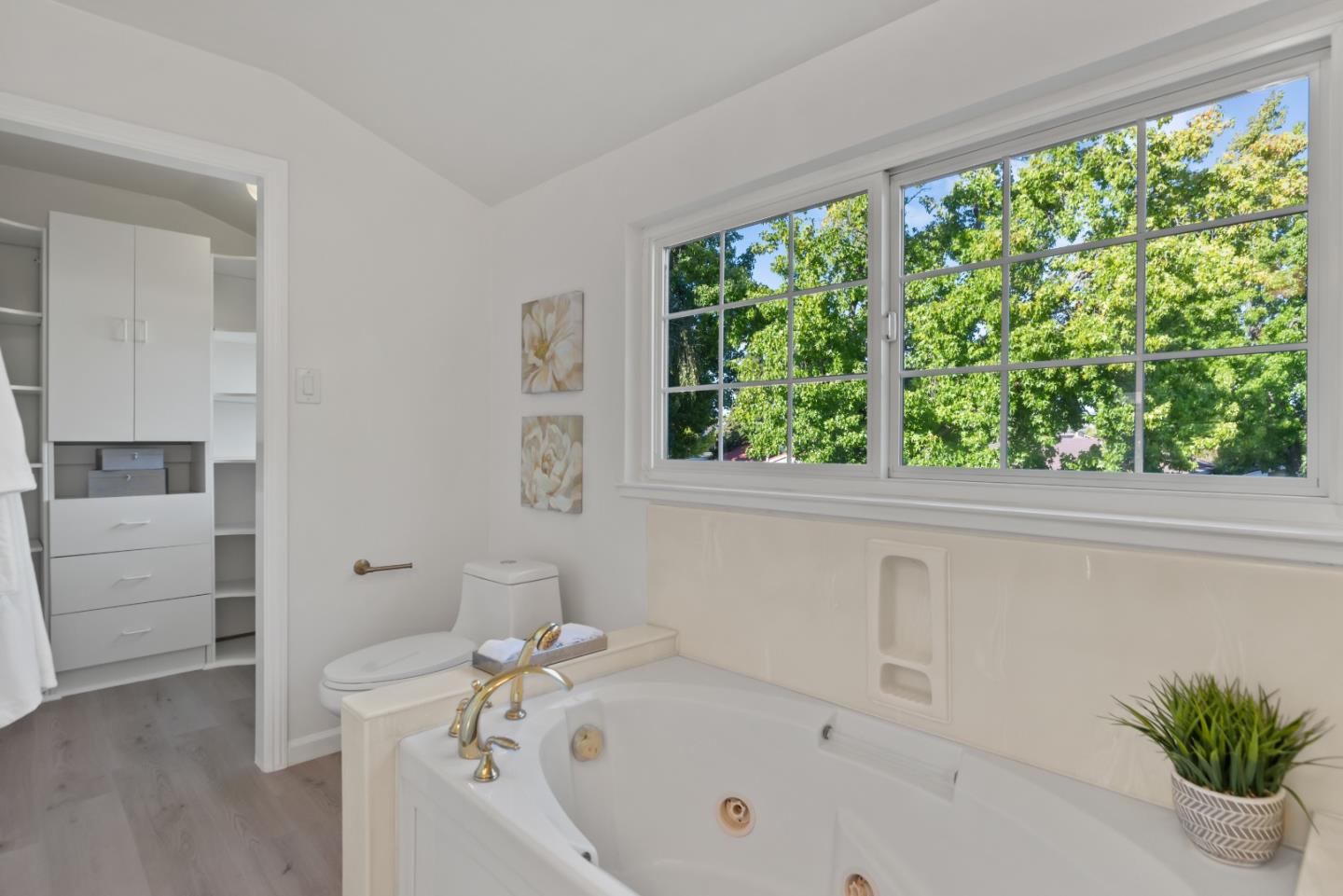 Detail Gallery Image 21 of 32 For 669 Spruce Dr, Sunnyvale,  CA 94086 - 5 Beds | 3 Baths
