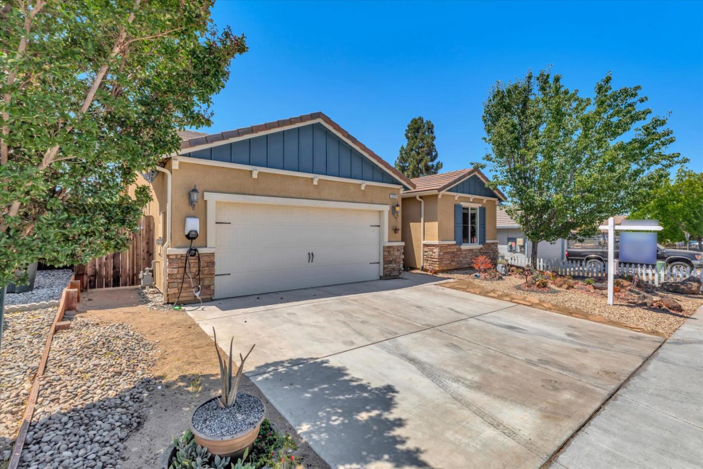 Detail Gallery Image 1 of 1 For 2202 Cerra Vista Dr, Hollister,  CA 95023 - 4 Beds | 2 Baths