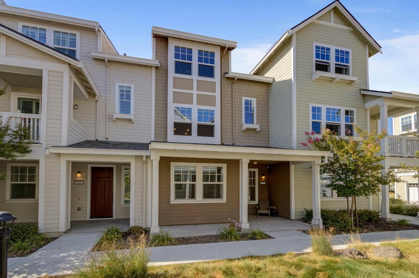 Detail Gallery Image 1 of 1 For 213 Orbit Way #114,  Mountain View,  CA 94043 - 3 Beds | 3/1 Baths