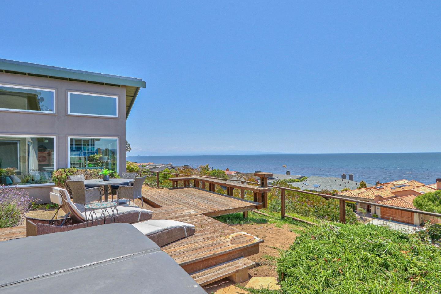 Detail Gallery Image 1 of 1 For 960 via Malibu, Aptos,  CA 95003 - 3 Beds | 2 Baths